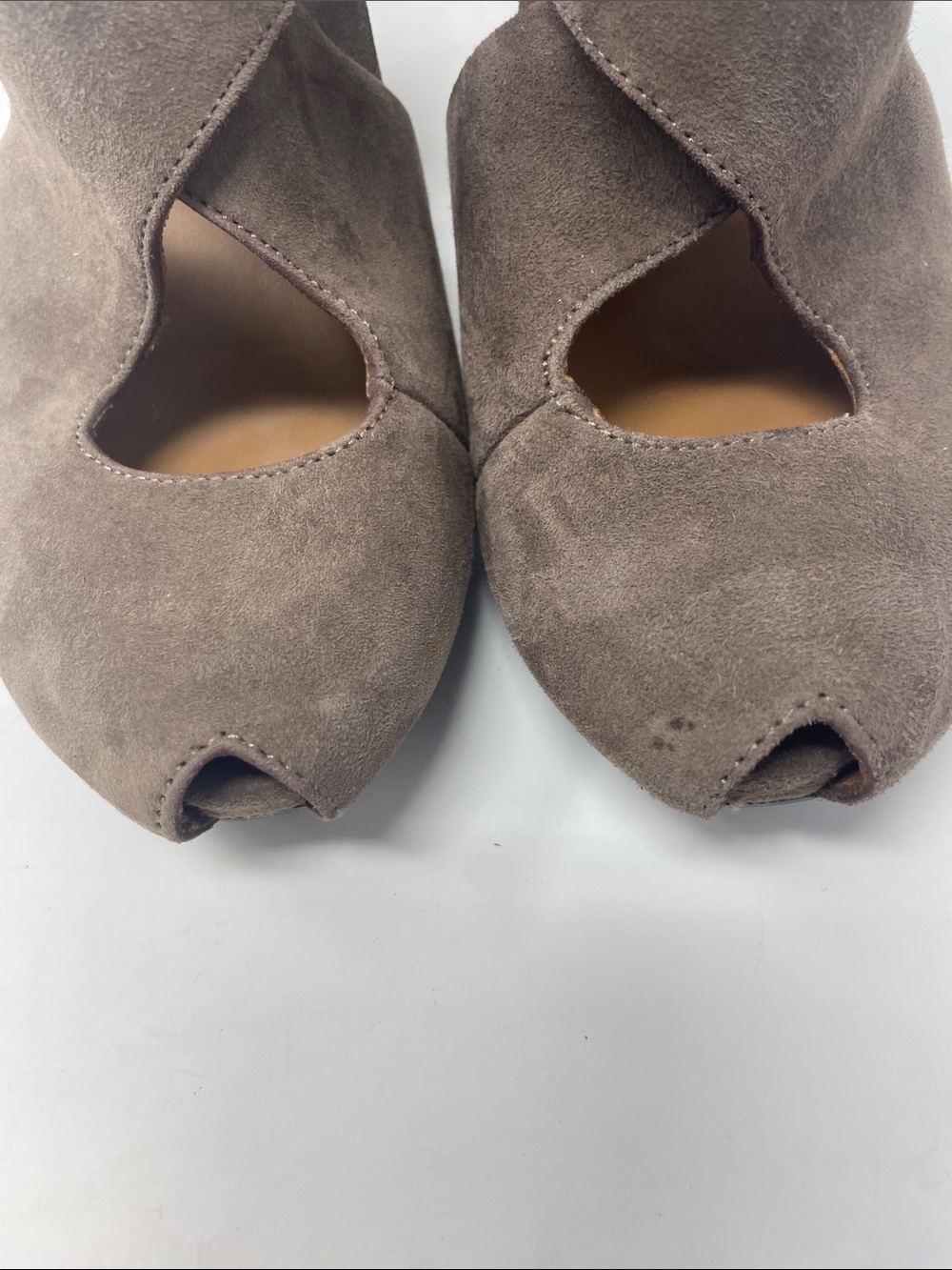 Earthies Taupe Suede Crisscross Peep-Toe Ankle Shoes Size 8 Excellent Condition - Picture 14 of 15